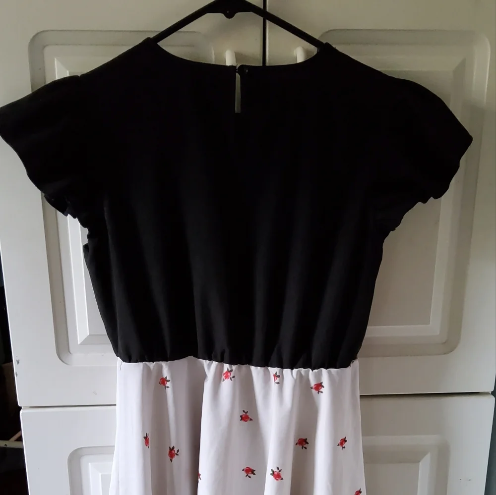 Special Occasion Girls Dresses (10-11y And 12y) - Picture 3 of 9